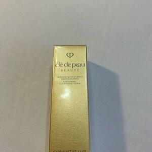 Cle de Peau Beauté Softening Cleansing Foam - Gold